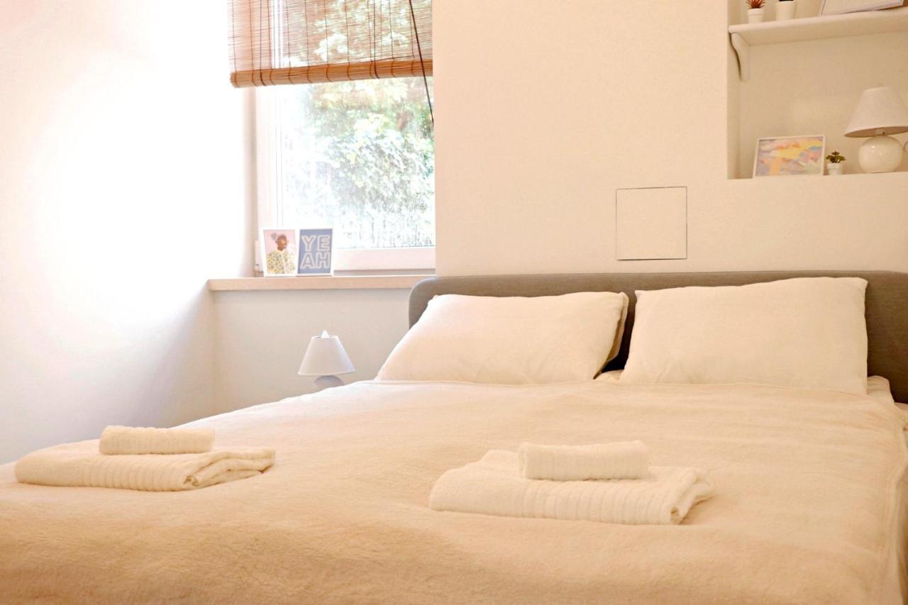 Minimalist Studio Old Town Apartments By Hostlovers 考纳斯 外观 照片